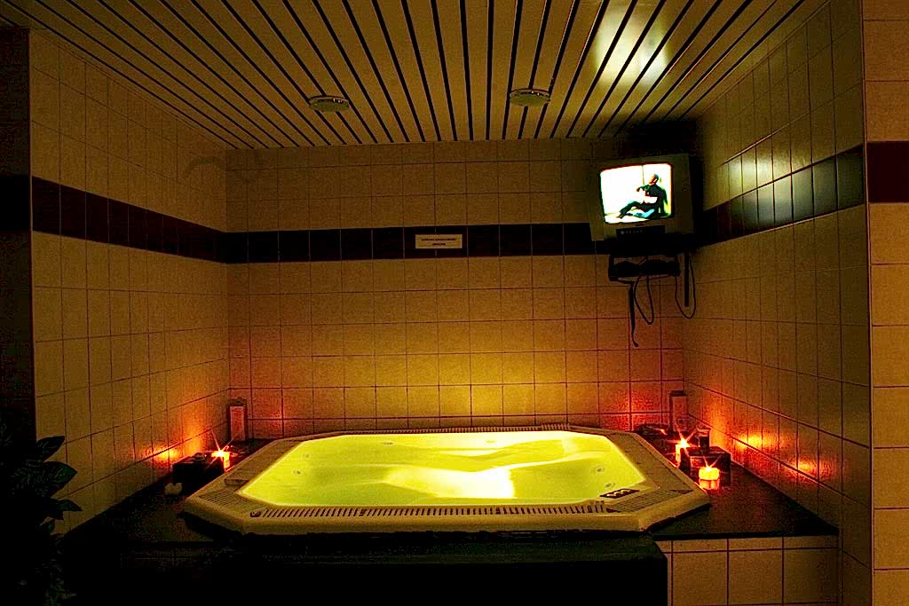 Sauna, Soğuk Duş Havuzu, Jakuzi